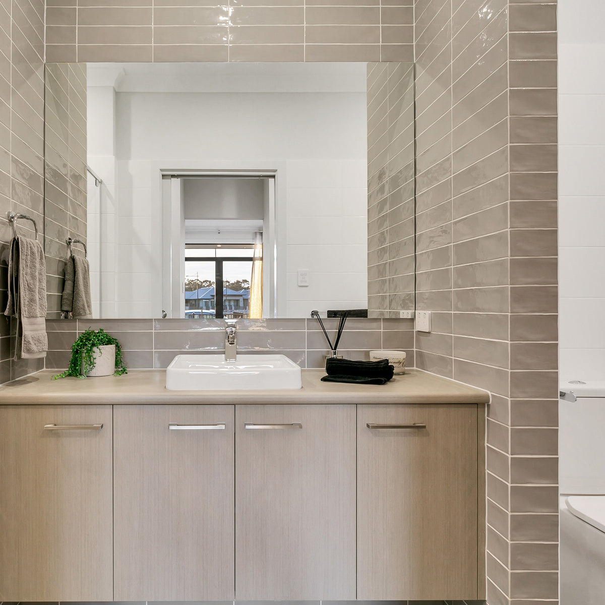 Seamist Gris Structured Gloss Tile - lifestyle view