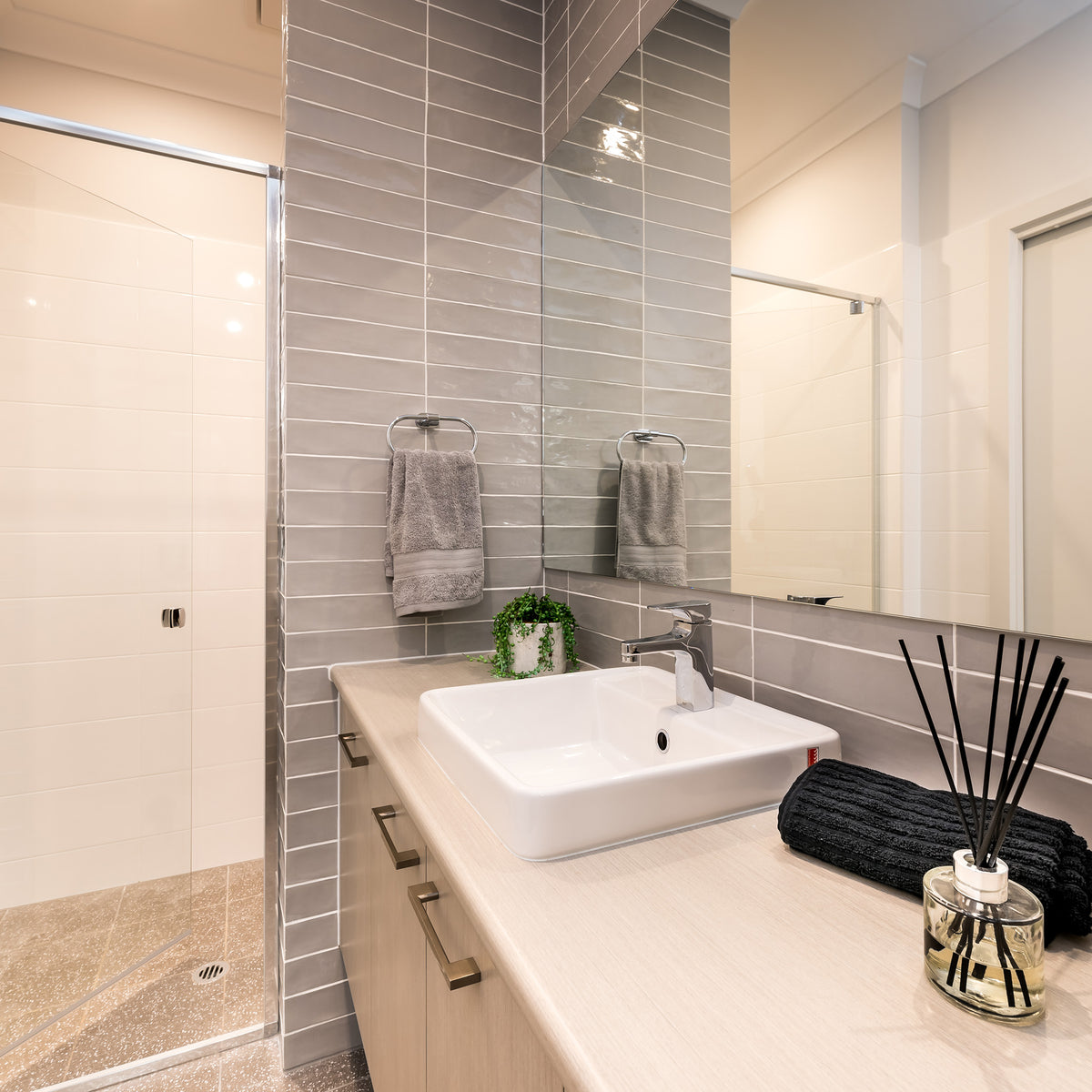 Seamist Gris Structured Gloss Tile - lifestyle view