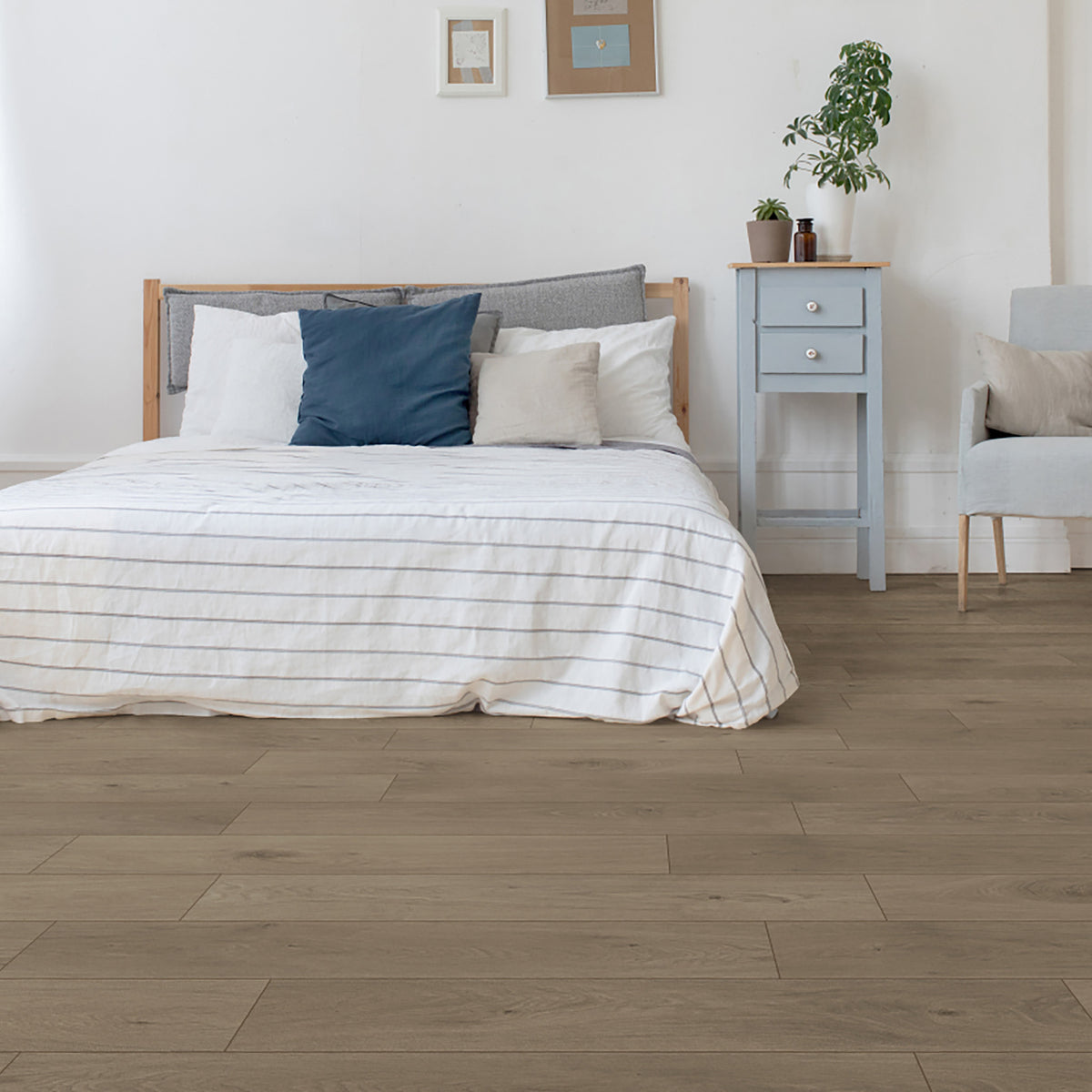 Cenere Oak Water Resistant Laminate - lifestyle view