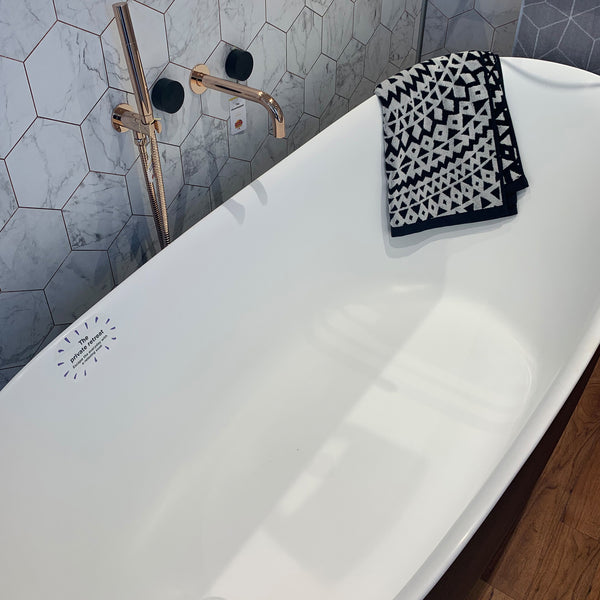 Bath Pop Down Waste Matt Black 40mm - lifestyle view