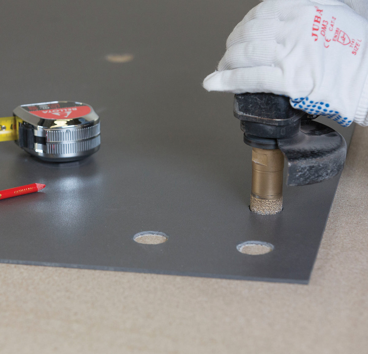 Cutting holes in tiles