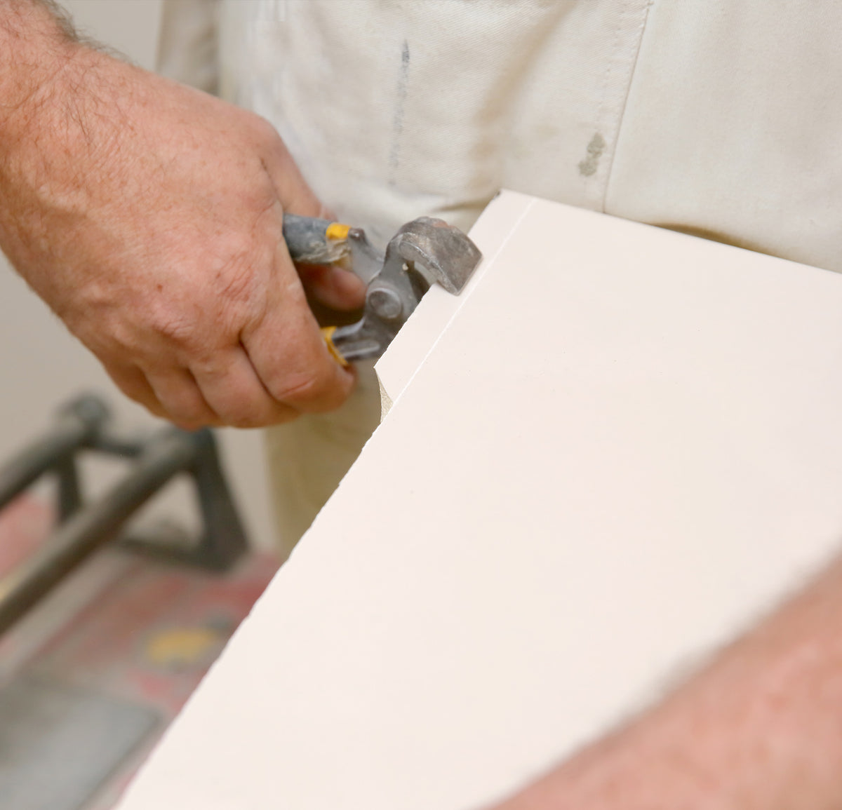 Cutting tiles with tile nippers