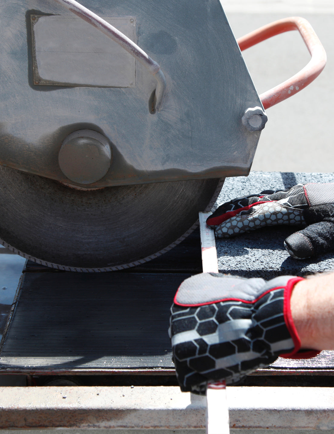 Cutting tiles with a wet saw