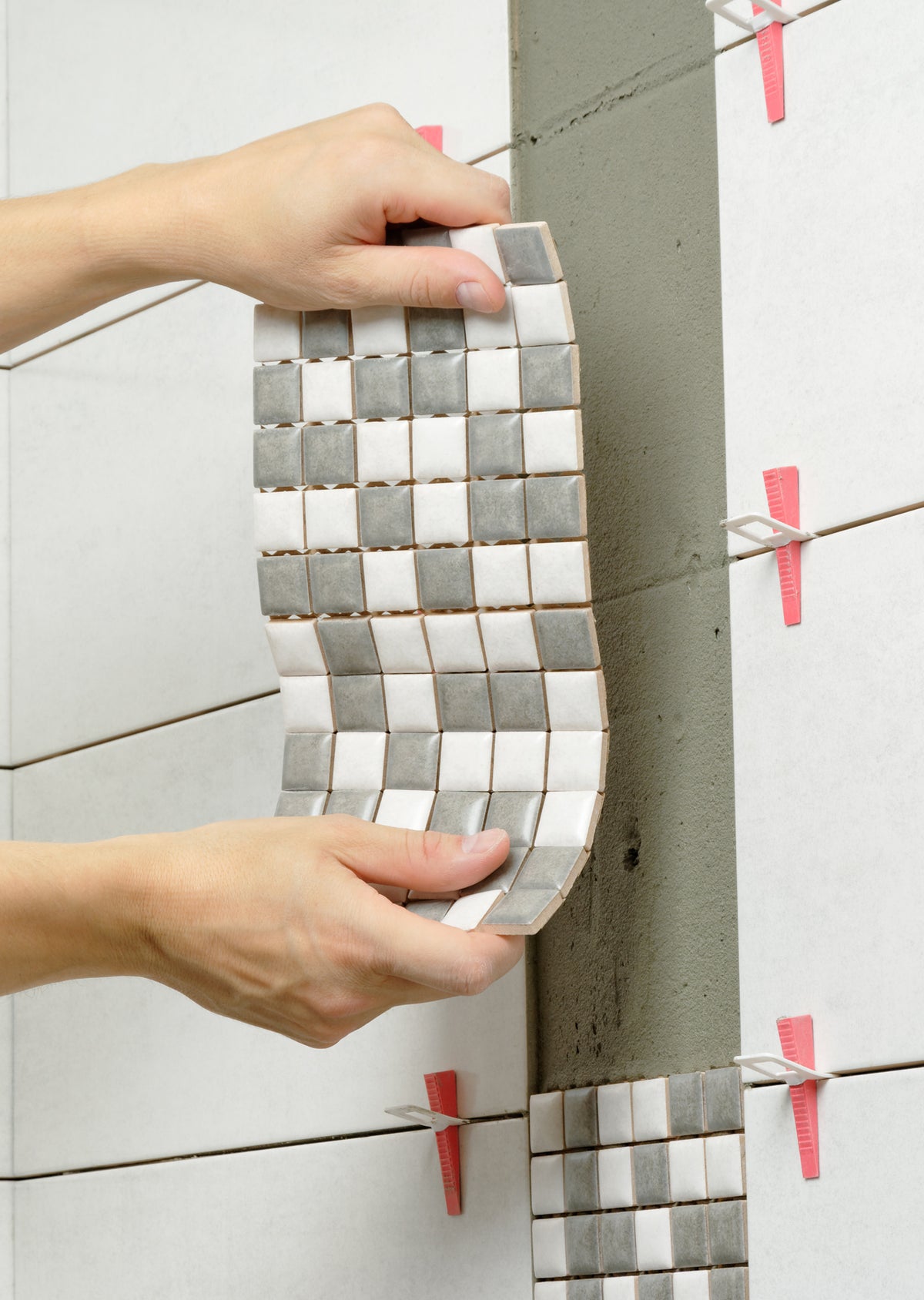 Laying mosaic tiles