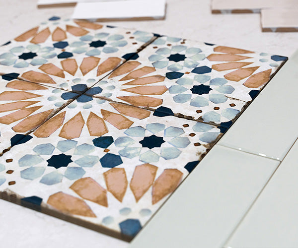 Sample of 4 tile faces together making the tile pattern.